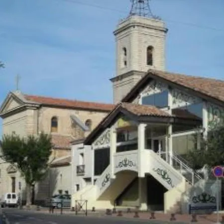 Charming House With Great Location Holiday home *